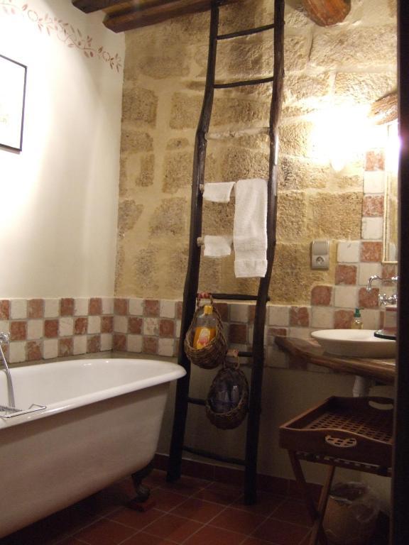Bed and Breakfast Bize De La Tour Saint-Bonnet-du-Gard Номер фото